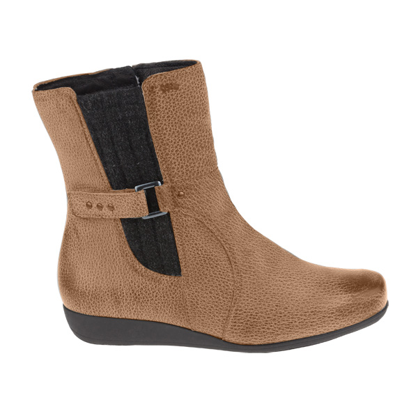 Schuh-Retusche von Spratzern, Falten und Nähten im Detail Schuh-Retusche von Spratzern, Falten und Nähten im Detail